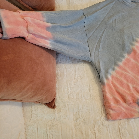 Tye dye off the shoulder sweatshirt - Picture 4 of 10